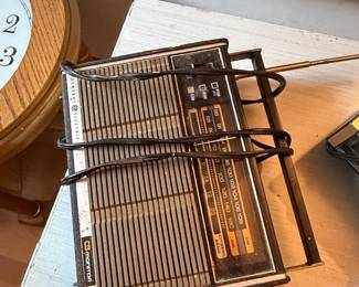 General Electric 7-2916 Portable CB Radio (AM/FM)