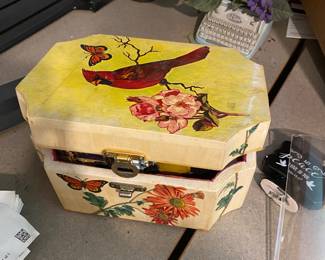 Jewelry box
