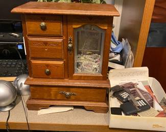 Jewelry box