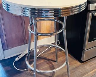 HIGHTOP ROUND BAR TABLE