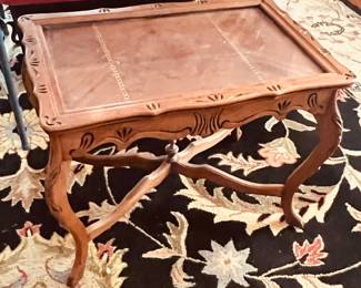 FRENCH LOUIS XV-STYLE CARVED WOOD ACCENT TABLE