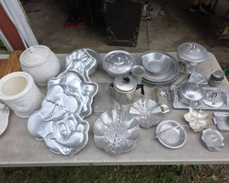 Hammered Aluminum Dishes and Cake Pans