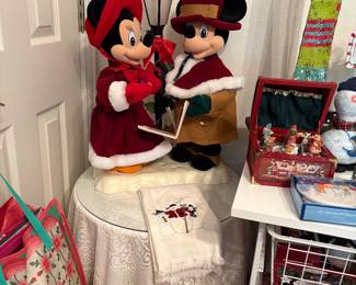 Vintage Disney Telco Mickey & Minnie Mouse Anomated Carolers