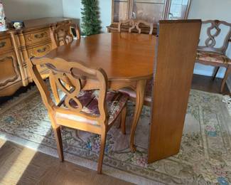 Table and Chairs with Leaf  Pet Free Smoke Free Home $150.00
