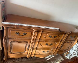 Buffet Pet Free Smoke Free Home $150.00