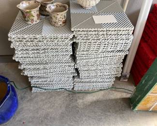 @80 pieces in white