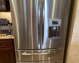 Nice GE refrigerator, Ice and water work, water is disconnected to avoid a mishap, spare water filter 