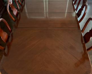 American Drew Furniture Queen Anne Dining Table and Chairs 44”x97”x30”