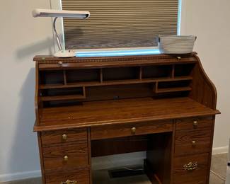 Roll top desk with lamp