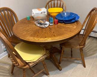 Oak Country table and four chairs