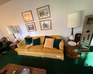 Vintage couch and lamps