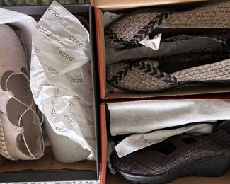 Men Clothing (Medium - Large, Size 10 Shoes) Women's Clothing (Small, Size 9.5 Shoes)