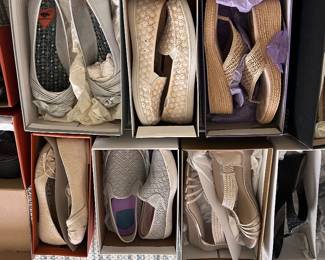 Men Clothing (Medium - Large, Size 10 Shoes) Women's Clothing (Small, Size 9.5 Shoes)