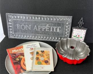 Kitchen Pans, Decor & Cookbooks