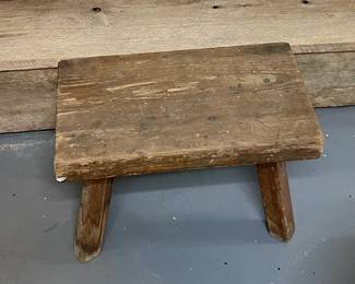 VINTAGE/ANTIQUE MILKING STOOL/BENCH