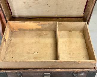 ANTIQUE WOOD/METAL FLAT-TOP STEAMER TRUNK W/TRAY