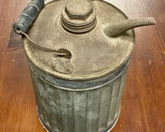 VINTAGE 1-GALLON KEROSENE CAN