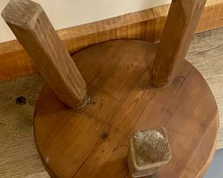 VINTAGE/ANTIQUE MILKING STOOL
