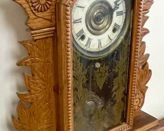 ANTIQUE KITCHEN MANTLE CLOCK