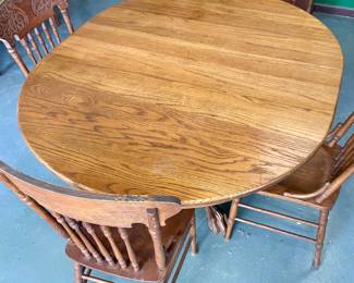 ANTIQUE OAK CLAW FOOT PEDESTAL TABLE w/LEAF