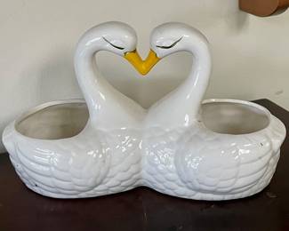 VINTAGE CERAMIC KISSING SWAN PLANTER