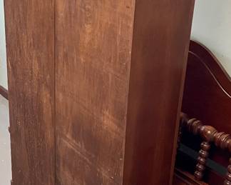 8-CAPACITY GUN CABINET - LOCK NEEDS TO BE REPLACED