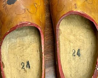 VINTAGE SIZE 24 "HOLLAND" WOODEN SHOES