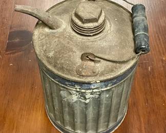 VINTAGE 1-GALLON KEROSENE CAN