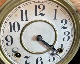 ANTIQUE NELSON H. BROWN KITCHEN MANTLE CLOCK