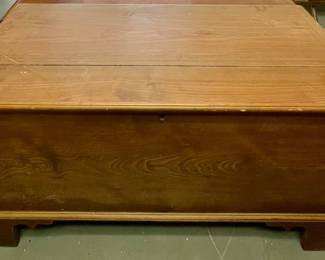 Antique Blanket Chest (Unlocked/No Key)