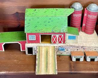 VINTAGE 1959 MARX "HAPPI-TIME FARMS" PLATFORM BARN SET (SEARS EXCLUSIVE)