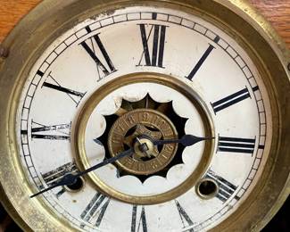 ANTIQUE KITCHEN MANTLE CLOCK