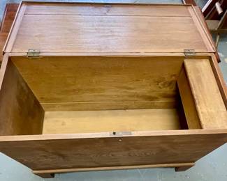 Antique Blanket Chest (Unlocked/No Key)