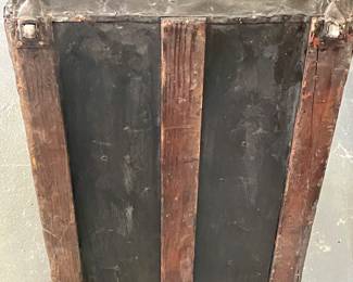 ANTIQUE WOOD/METAL FLAT-TOP STEAMER TRUNK W/TRAY
