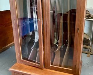 8-CAPACITY GUN CABINET - LOCK NEEDS TO BE REPLACED