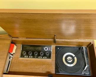 VINTAGE PHILCO/FORD STEREO/PHONO/8-TRACK