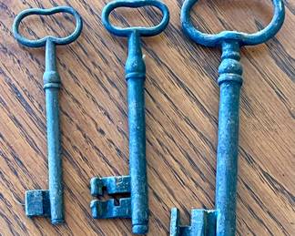 SET/E ANTIQUE KEYS