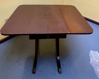 ANTIQUE DROP-LEAF TABLE