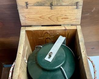 VINTAGE COLEMAN LANTERN WITH CAMP BOX
