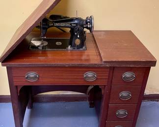 ANTIQUE UNIVERSAL SEWING MACHINE w/CABINET AND ACCESSORIES