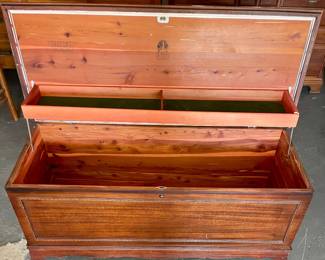 Vintage Lane Cedar Blanket Chest (Unlocked/No Key)