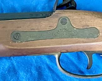 MODERN REPRODUCTION KENTUCKY-STYLE FLINT LOCK LONG RIFLE, .45 BLACK POWDER ONLY, ULTRA-HI CORP. by MIROKU in JAPAN