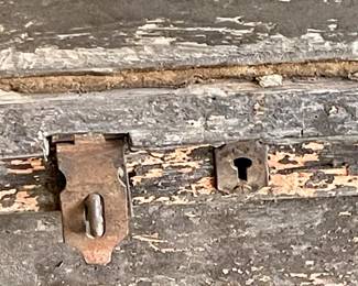 ANTIQUE WOODEN TOOL CHEST/TRUNK