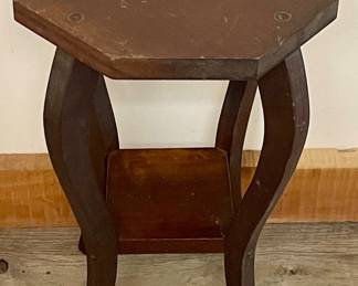VINTAGE/ANTIQUE SIDE TABLE/PLANT STAND