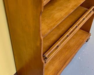 VINTAGE SHELF/HUTCH