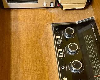 VINTAGE PHILCO/FORD STEREO/PHONO/8-TRACK