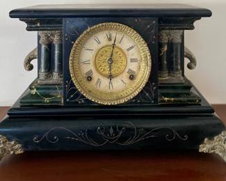 ANTIQUE Wm. L. GILBERT MANTLE CLOCK