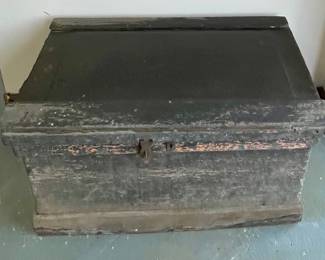 ANTIQUE WOODEN TOOL CHEST/TRUNK