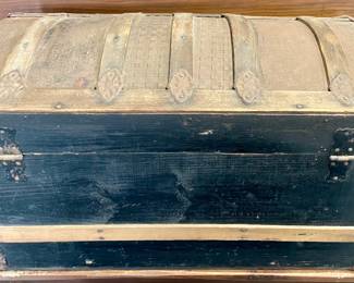 ANTIQUE CAMELBACK STEAMER TRUNK