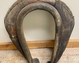 VINTAGE/ANTIQUE HORSE/MULE/OX COLLAR MIRROR